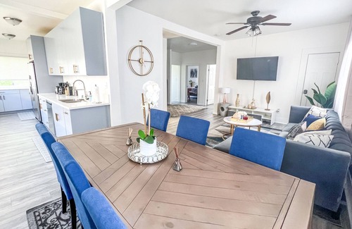 Willmore House | Luxurious Home ★ with AC - Downtown LB & beach!