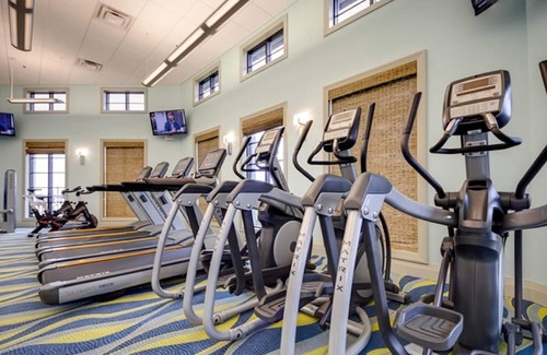 Doral Apartment | Luxurious, Hot Tub, close to everything, Gym, Super Clean, Spotless, nite life