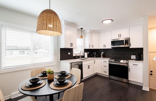 Burbank House | Luxurious House - 25 min Downtown - 10min Midway Airport