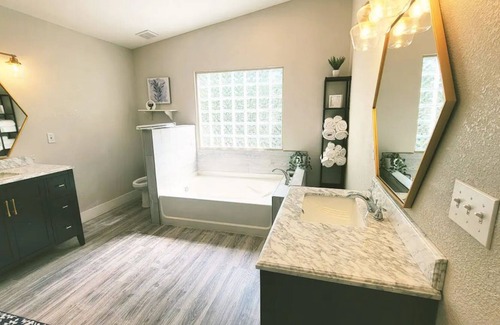 Terrell House | Luxurious House down Quiet Road.