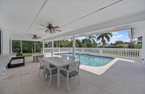 Wellington House | Luxurious House Near WEF