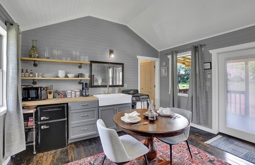 Fredericksburg House | Luxurious & Intimate Cottage in Fred Wine Country!