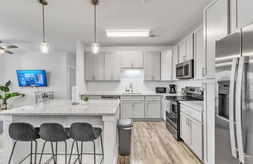 Hayes Apartment | Luxurious King 3BR Suite—Mins to Downtown Durham!