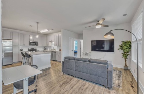 Hayes Apartment | Luxurious King 3BR Suite—Mins to Downtown Durham!