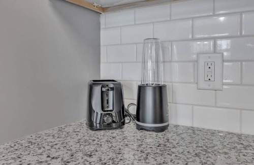 Hayes Apartment | Luxurious King 3BR Suite—Mins to Downtown Durham!