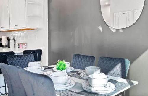 Charlotte House | Luxurious King 3BR Townhouse Mins to Uptown CLT!