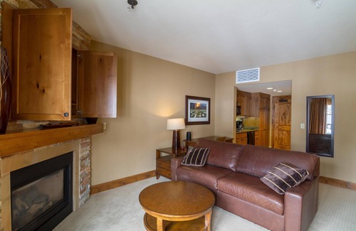 Tamarack Apartment | Luxurious King Studio|Pet friendly|Fireplace