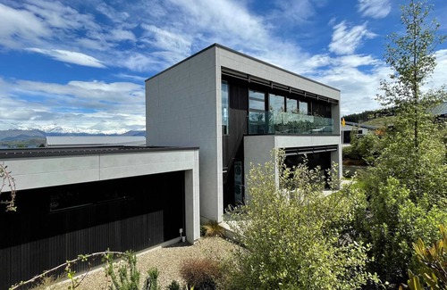 Wanaka House | Luxurious Lake and Alpine Views