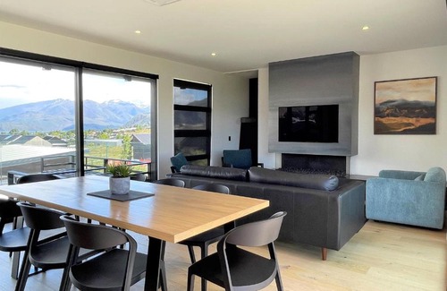 Wanaka House | Luxurious Lake and Alpine Views