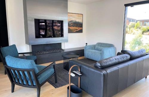 Wanaka House | Luxurious Lake and Alpine Views