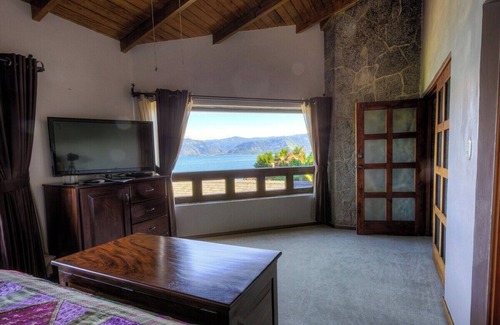Santiago Atitlan Ski Chalet | Luxurious Lake Front Property/Families/Couples