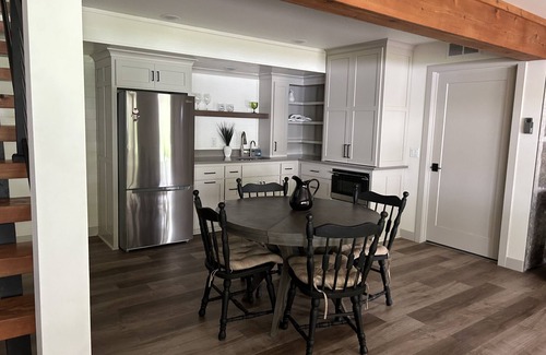Cold Spring House | Luxurious lake home, new 4 bdrm, 3 bath 2 kitchens modern farmhouse on SRCL.org