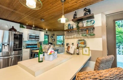 Lake Norman of Catawba House | Luxurious Lake Norman Lakehouse w/Boat Dock & Ramp