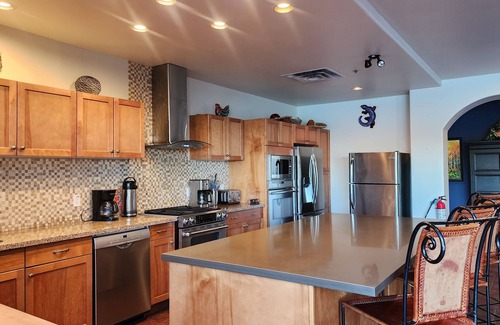 Central Okanagan Villa | Luxurious Lake Okanagan Mansion with Ballroom and Theatre