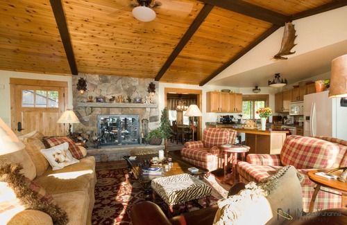 Washburn House | Luxurious Lake Superior Estate with Outdoor Hot Tub