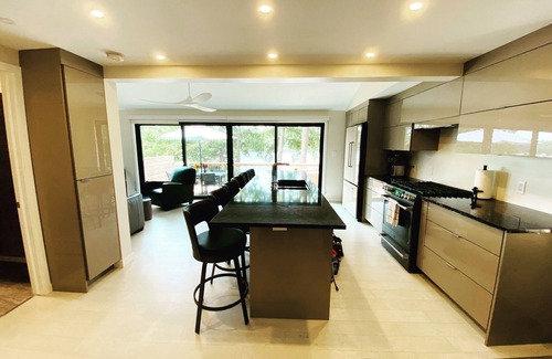 Leeds and the Thousand Islands House | Luxurious lakefront cottage.