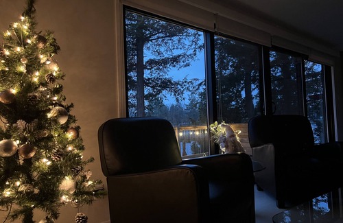 Leeds and the Thousand Islands House | Luxurious lakefront cottage.