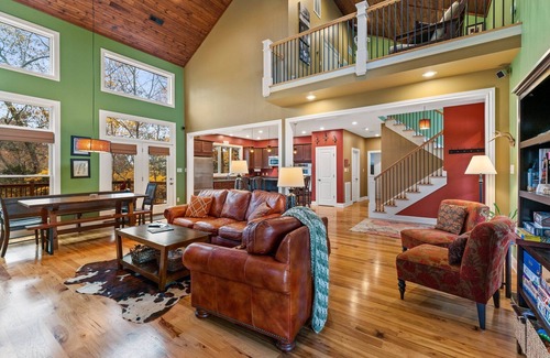Glasgow House | Luxurious Lakefront Custom Home - 4 secluded acres - WFH/HotDesk Friendly