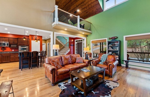 Glasgow House | Luxurious Lakefront Custom Home - 4 secluded acres - WFH/HotDesk Friendly