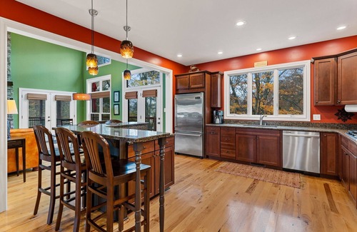 Glasgow House | Luxurious Lakefront Custom Home - 4 secluded acres - WFH/HotDesk Friendly