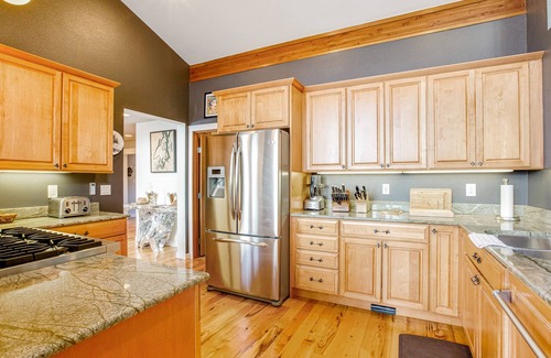 Hoodsport House | Luxurious lakefront home with matchless mountain view & private hot tub- dogs OK