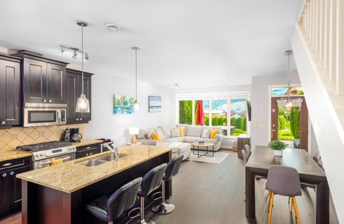 Westbank Condo | Luxurious Lakeside Oasis with Resort Amenities