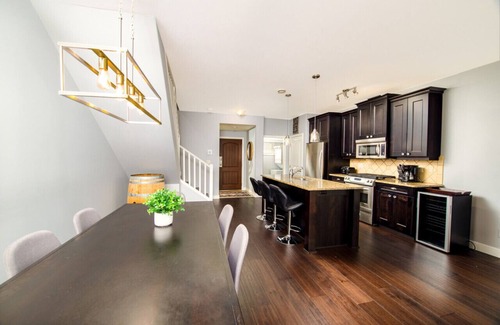 Westbank Condo | Luxurious Lakeside Oasis with Resort Amenities
