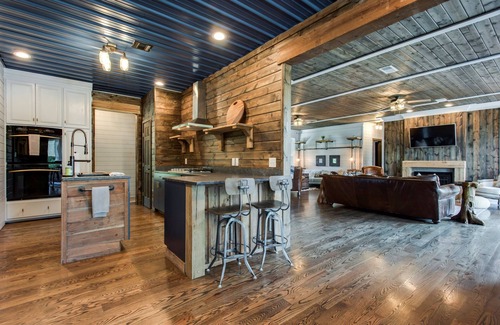 Ashland City House | Luxurious Lakeside Estate-Pool/Hot Tub/Sauna