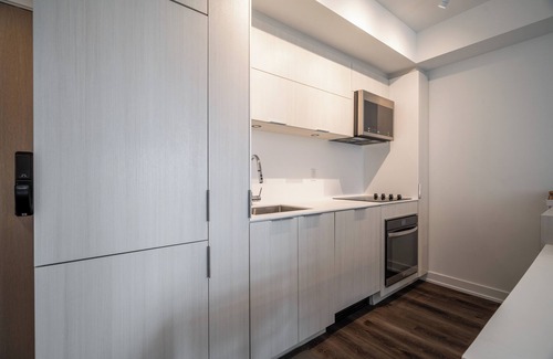 Burlington Condo | Luxurious Lakeview Condo in Burlington