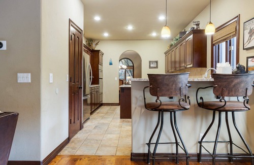 Highland Meadows House | Luxurious & Large - 3 Living Rooms, Private Hot Tub, Convenient to Free Bus