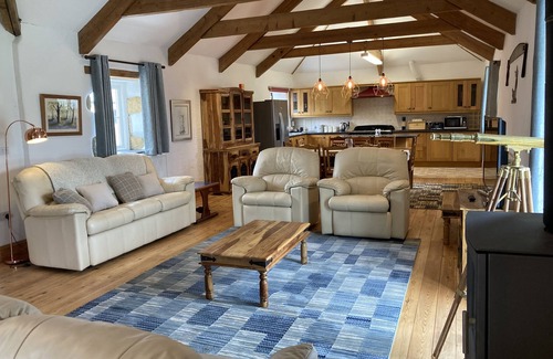 Trispen House | Luxurious large home, with extensive garden, Hot Tub and spacious conservatory.