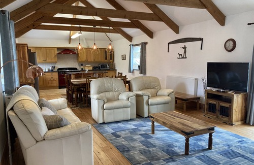 Trispen House | Luxurious large home, with extensive garden, Hot Tub and spacious conservatory.