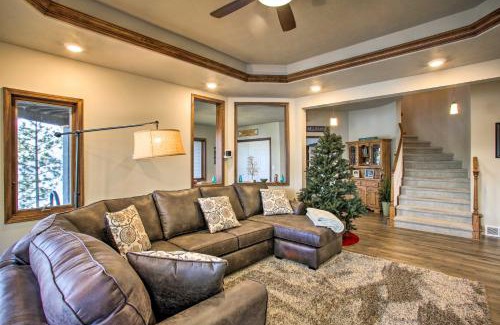 Liberty Lake House | Luxurious Liberty Lake Hideaway with Hot Tub!