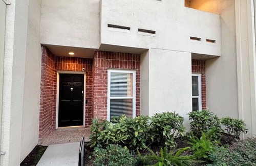Houston House | Luxurious Living: Experience the Best of Galleria 2-Bedroom Condo & 2 Car Garage