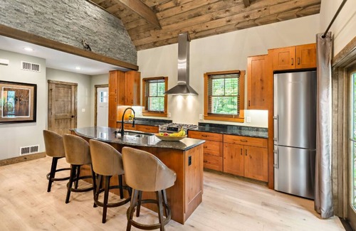 Wyoming Cabin | Luxurious Living w/Royal Comfort | 70+ Amenities