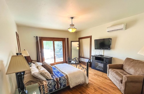 Marion Cabin | Luxurious Lodge cabin on private Airstrip
