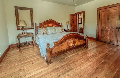 Marion Cabin | Luxurious Lodge cabin on private Airstrip