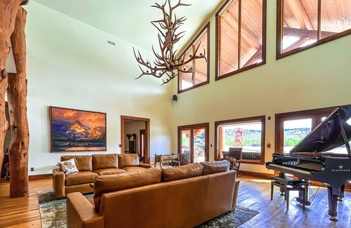 Marion Cabin | Luxurious Lodge cabin on private Airstrip