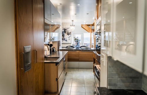 Pittsburgh House | Luxurious Loft-Style Townhome with Breathtaking Northside Views