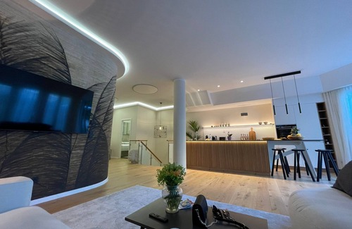 Munchner Freiheit Apartment | Luxurious loft with large sun terrace and sauna