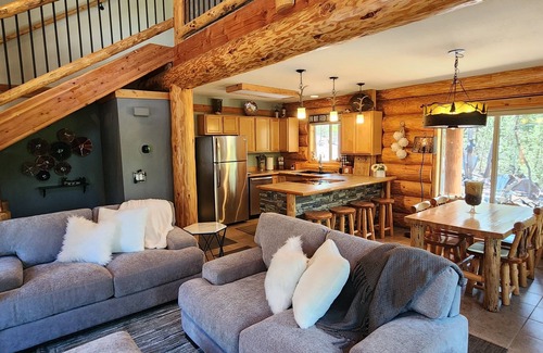 Crescent Cabin | LUXURIOUS LOG CABIN HOT TUB, trails, lakes, hiking, biking, skiing, THEATER ROOM