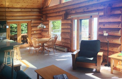 Little Marais Cabin | Luxurious Log Cabin on Lake Superior