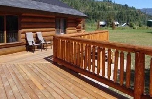 Sicamous House | Luxurious Log Cabin with 20 Acres to Play in, on the Eagle River.