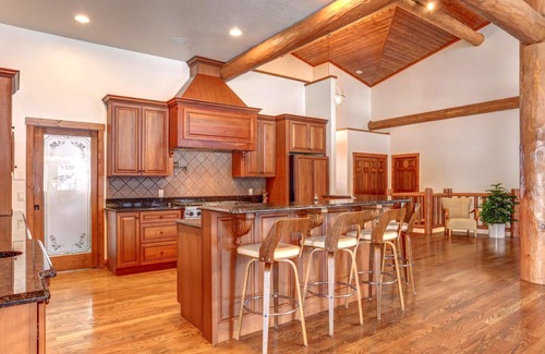 Nemo Villa | Luxurious Log Home · Great View · Spacious Living Areas · Pet Friendly · Wk -10%
