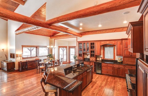 Nemo Villa | Luxurious Log Home · Great View · Spacious Living Areas · Pet Friendly · Wk -10%
