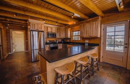 Wilmington House | Luxurious log home with stunning views