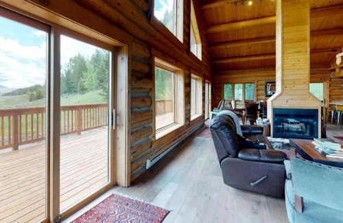 Cameron House | Luxurious Log Home with Madison River Views near Three Dollar Bridge, J & J Ranch, Montana