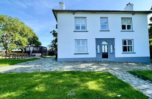 Amlwch House | Luxurious Manor House with Sea Views