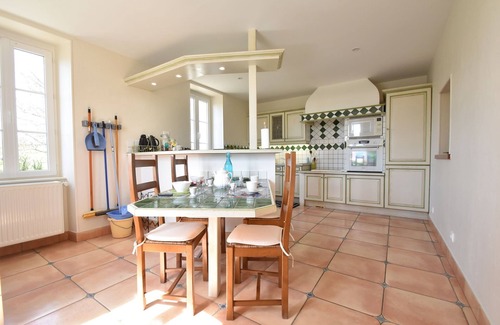 Verneuil Villa | Luxurious Mansion in Verneuil with Whirlpool