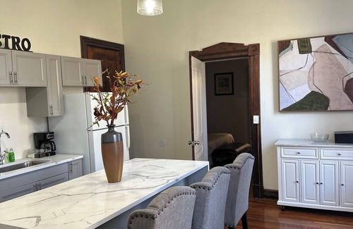 Dayton Condo | Luxurious Marble bath & kit1 bedroom condo WiFi nDAYTON 2 min downtown 5 min UD